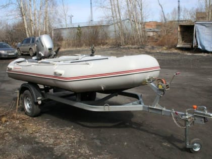 Жителя Кирова обвиняют в присвоении надувной лодки, мотора и прицепа