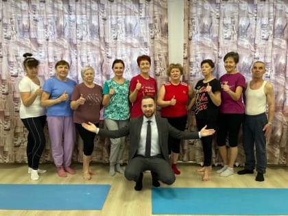 В Кирове состоялось очередное занятие йогой для старшего поколения
