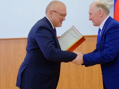 Александр Соколов поздравил дорожных работников Кировской области с профессиональным праздником