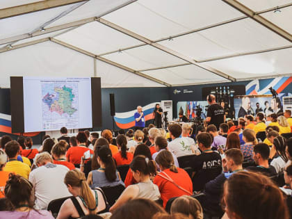 Губернатор Александр Соколов встретился с кировской делегацией на окружном форуме «iВолга»