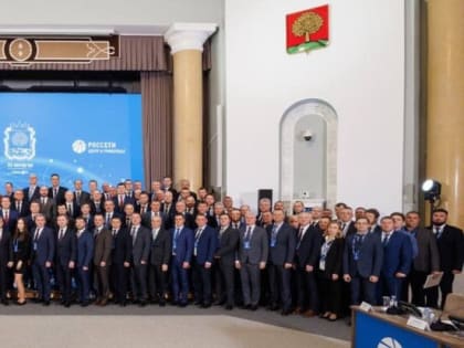 Игорь Артамонов и Игорь Маковский наградили сотрудников «Россети Центр» и «Россети Центр и Приволжье»