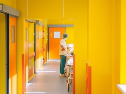 Успешные операции в Кировской области спасли девочку от укусов собаки