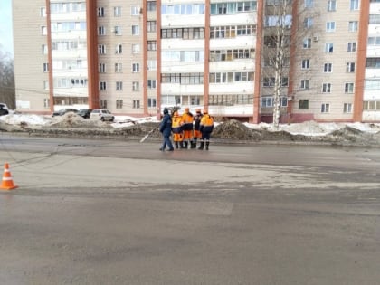 Движение транспорта на улице Московской ограничено из-за упавшего столба