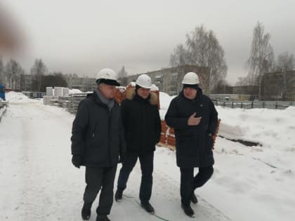 В Кирове проверили стройки образовательных учреждений