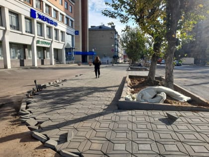 На улице Воровского продолжают увеличивать площади под озеленение