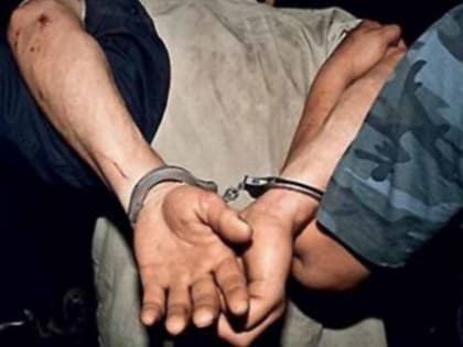 В Кирове мужчина пытался убить сожительницу и ударил полицейского