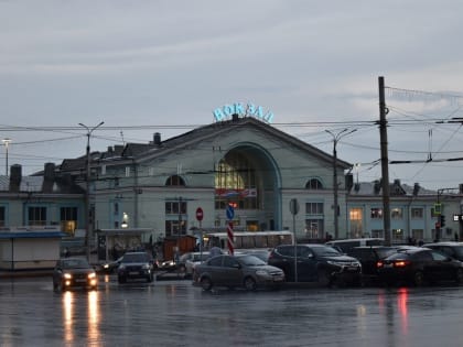 Симаков предложил ограничить время бесплатной парковки у вокзала