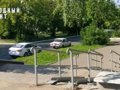 В Кирово-Чепецке по отремонтированному тротуару на улице Ленина не могут проехать инвалиды