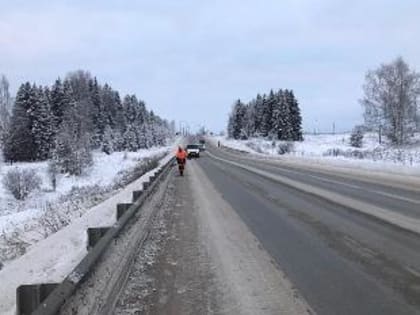 В Кировской области дорожные службы продолжают устранять последствия обильных снегопадов