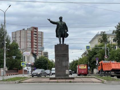 Памятник С.М. Кирову на площади им. Лепсе отремонтируют за 1,8 миллиона рублей