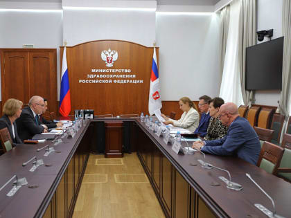 Губернатор Александр Соколов и Министр здравоохранения Михаил Мурашко обсудили подготовку педиатров и программу развития медицины