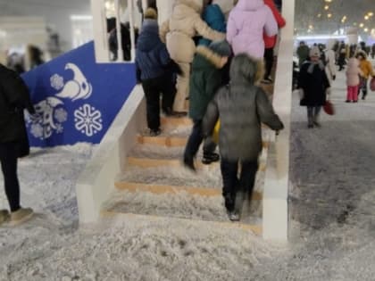 На следующей неделе планируют открыть горки на Театральной площади