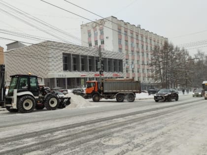 Кировским автовладельцам сообщили новые адреса вывоза снега