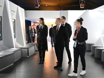 Президент Владимир Путин познакомился с международной выставкой-форумом «Россия»