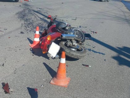 В Кирове в ДТП с участие мотоциклиста пострадали два человека