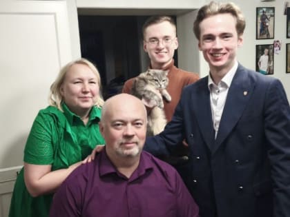 Телеком с человеческим лицом: кому звонит и что хранит в галерее смартфона директор кировского филиала Т2