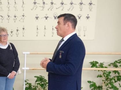 Парламентариям рассказали о развитии социальной сферы Котельничского района