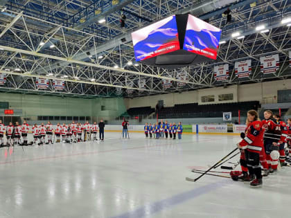 В Кирово-Чепецке стартовал хоккейный турнир "Хрустальная тиара"