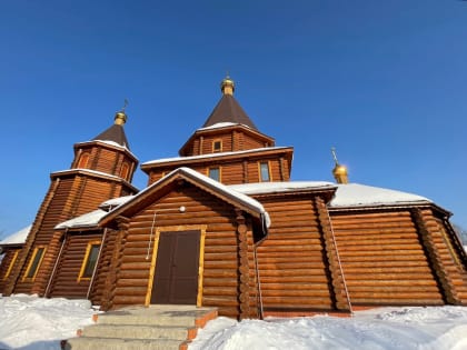 В Неделю о Страшном суде епископ Паисий возглавил служение Литургии в храме п. Даровской