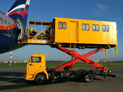 Аэропорт «Победилово» купил спецавто для маломобильных пассажиров