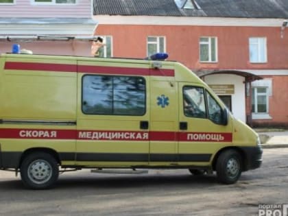 На чепецком предприятии с 30-метровой высоты упал 21-летний мужчина