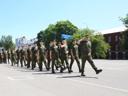 Кировские подростки приняли участие в открытии оборонно-спортивного лагеря «Гвардеец»