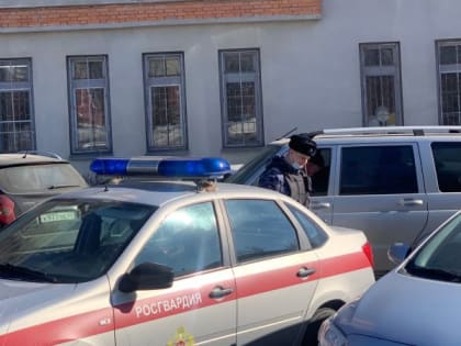 Буйную посетительницу закусочной на проспекте Мира доставили в отдел