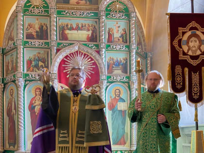 Перед святыми мощами преподобного Матфея Яранского состоялось молебное пение с акафистом