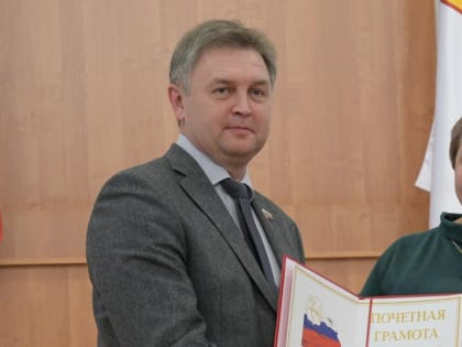 Роман Береснев вручил аграриям Кировской области награды Законодательного Собрания