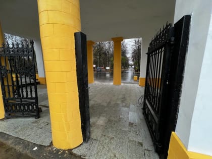 Входная группа Александровского сада в ходе ремонта сменила пол