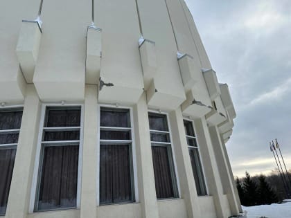 Кировчане обратили внимание на плохое состояние фасада 