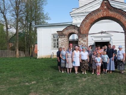 Сотрудники нашей больницы приняли участие в паломнической поездке по святым местам Уржумского района в  честь празднования дня  жен мироносиц, организатором которой выступил Совет 