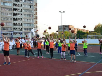 В Кирово-Чепецке открыли многофункциональную спортивную площадку