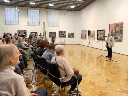 В Вятском художественном музее открылась выставка Андрея Дубова «Мир простых вещей»