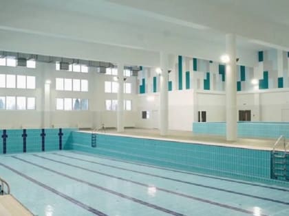 В кирсинском водно-спортивном центре школьников учат плавать