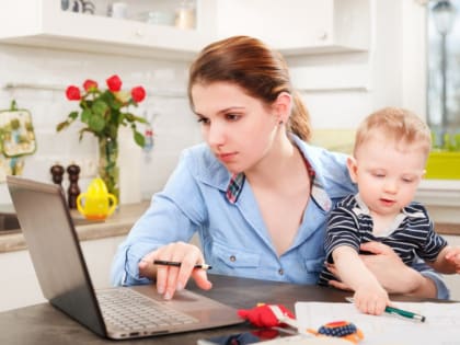 Родителям сохранят пособия при досрочном выходе из декрета