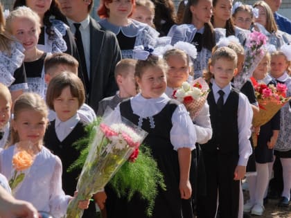 Роман Береснев провел День знаний в своем избирательном округе