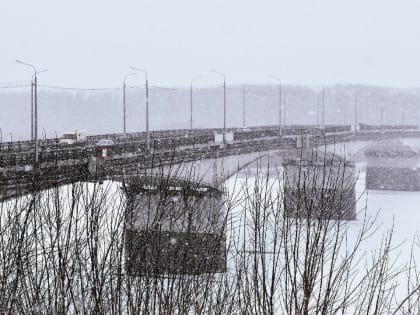 Со Старого моста в Вятку сорвался 19-летний молодой человек