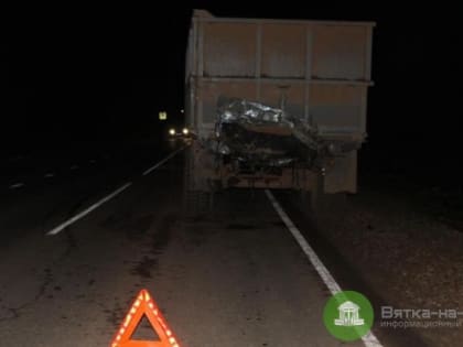 В Куменском районе столкнулись трактор и "Лексус": погиб пассажир