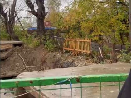 На улице Блюхера провалилась дорога