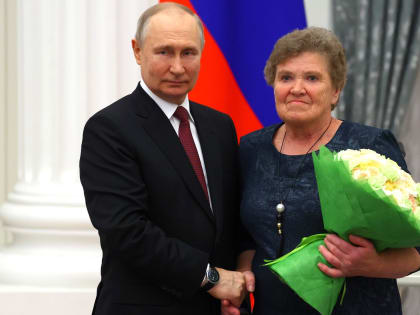 Владимир Путин вручил награды учителям из Кировской области