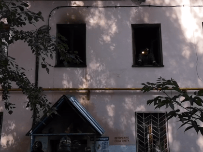 Пожар в двухэтажном жилом доме: пострадавшая женщина и эвакуация жильцов