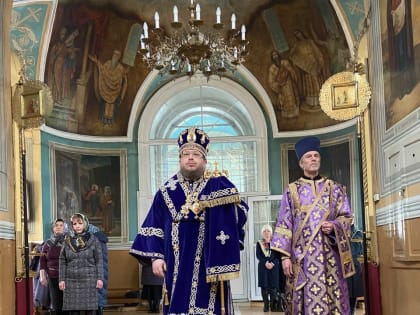 Епископ Паисий возглавил Литургию Преждеосвященных Даров в Успенском кафедральном соборе