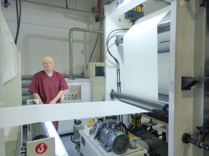 Роман Береснев посетил предприятие, где производят упаковку для молочных продуктов