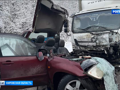 В Кирове легковушка столкнулась с автобусом