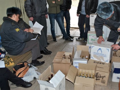 Полицейские пресекли семейный бизнес кировских бутлегеров