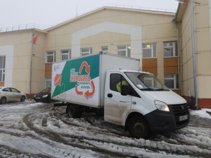 В рамках акции «БумБатл» детский дом-школа в Великорецком собрал 360 кг макулатуры