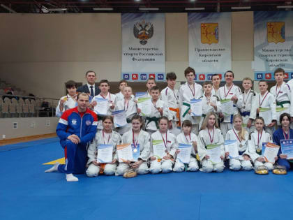 Чепецкие дзюдоисты завоевали 25 призовых мест на Первенстве области по дзюдо