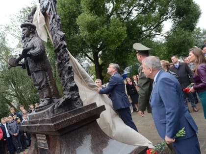 Постоял и хватит? Памятник «Кировчанам-труженикам тыла» могут перенести из-за строительства стелы?