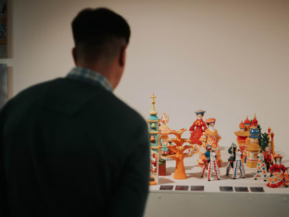 Выставку дымковской игрушки «Город и горожане» посетили три тысячи человек